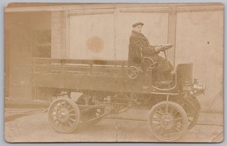 Edwardianische Nan am Steuer eines frühen Motor LKW RP Postkarte