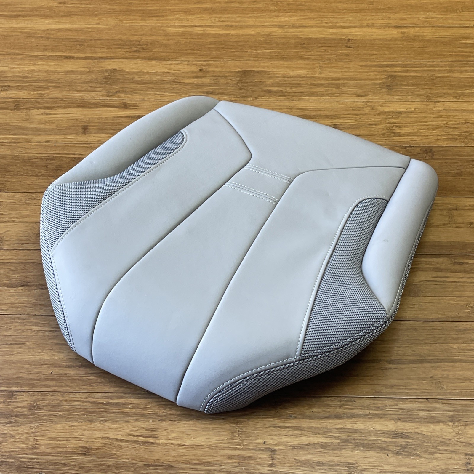 2014-2017 BMW i8 I12 Rear Right or Left Upper Seat Backrest Cushion OEM *NOTE*