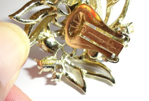 Pair of Vintage Volupte Clip On Earrings Blue Clear Rhinestones Gold Tone Marked - Zdjęcie 4 z 5
