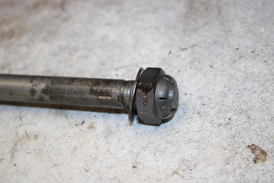 Honda CL200 1974 Scrambler basculante trasero perno eje de pivote V14-3696.ux Foto 3 de 3