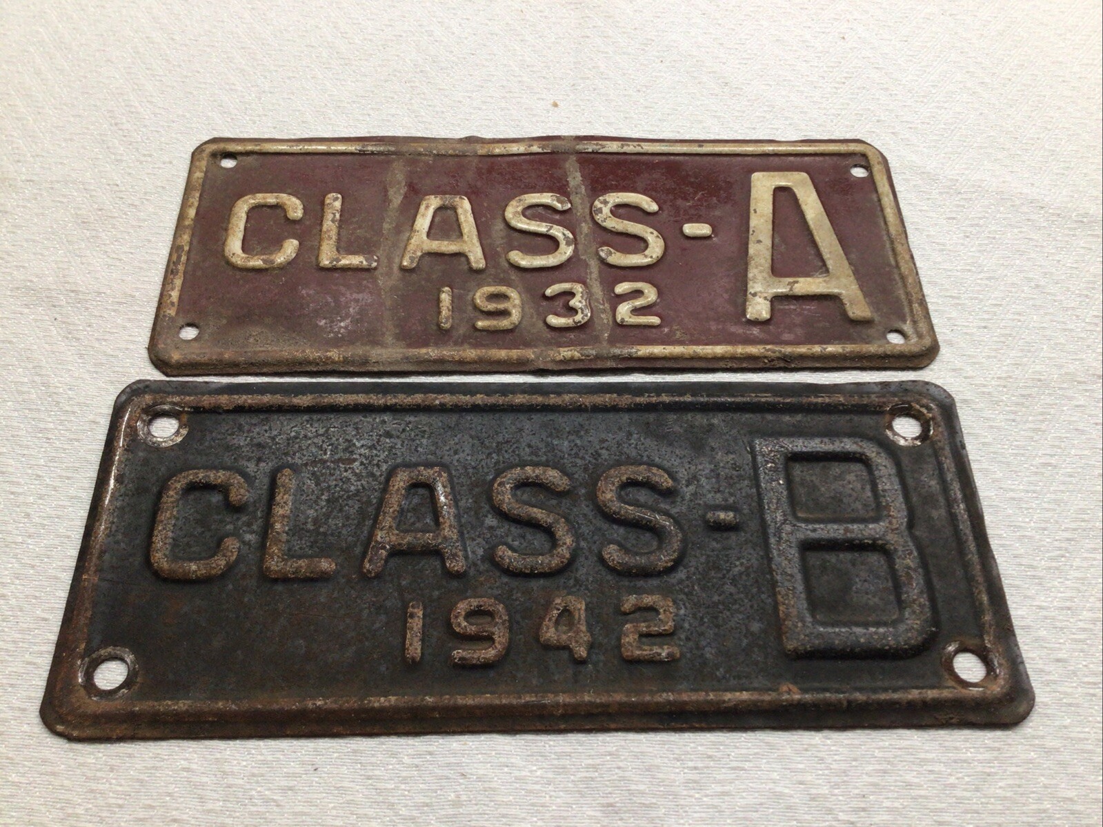 Vintage 2 Iowa Truck License Plate Weight attachments 1932 A And 1942 B
