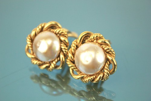 CHANEL Pearl Gold-Tone Clip on Round Earrings Women's Accessories Vintage Used - Picture 3 of 15