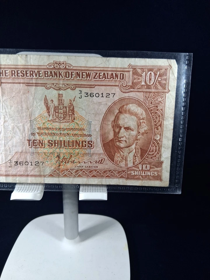 RARE 1940 NEW ZEALAND 10 SHILINGS WORLD WAR II PRE DECIMAL CURRENCY - Image 4 of 4