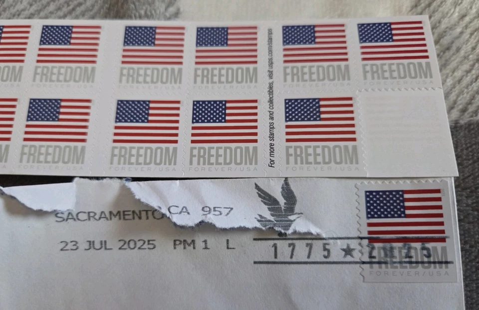 Auténticas estampillas Forever de primera clase de USPS-100 quilates autoadhesivas bandera de la libertad de Estados Unidos Foto 3 de 3