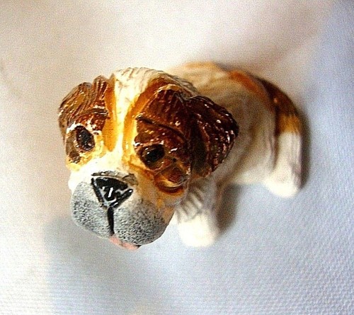 NEW Dog Figurine White Brown Resin Figurine Animal Toy Canine Kids Collectible - Foto 1 di 5