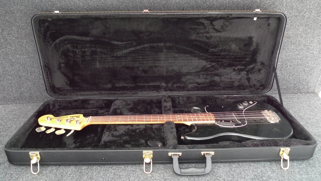 fender mustang bass guitar case