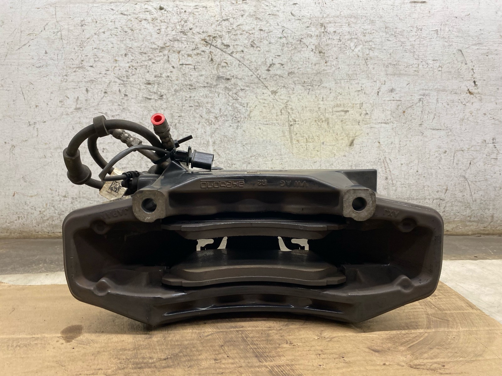 2015-2020 BENTLEY BENTAYGA OEM RH FRONT RIGHT BREMBO BRAKE CALIPER BLACK *109K*