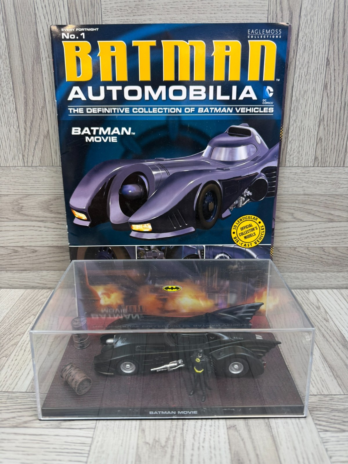 Batman Automobilia - Batmobile (Batman Movie) - Car & Magazine