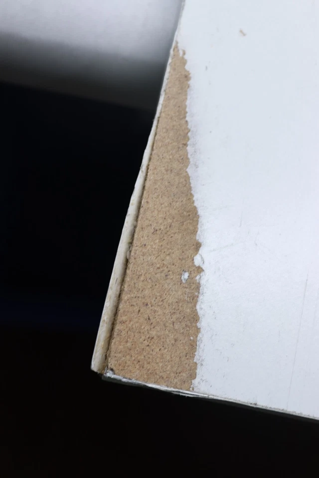 Полочная доска Rubbermaid белая 12 x 24 дюйма - грязная/угловая отсутствует белая краска - Изображение 3 из 4