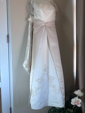 David's Bridal Ivory Full-Length Wedding Dress Gown with Lace Detailing