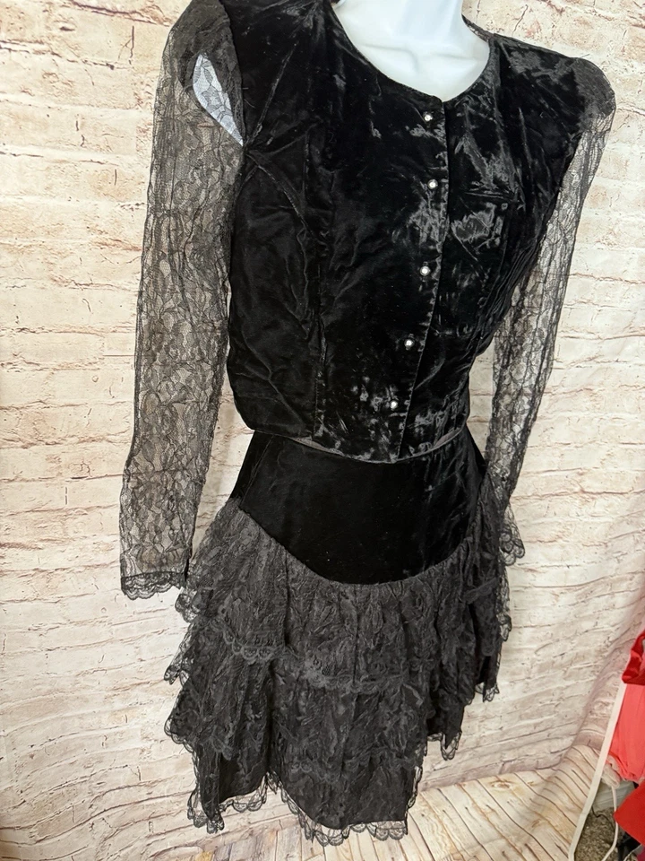Conjunto de vestido de formatura vintage anos 80 preto renda veludo saia gótico caprichoso tamanho 7 - Imagem 4 de 4