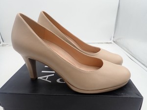 naturalizer nude pumps
