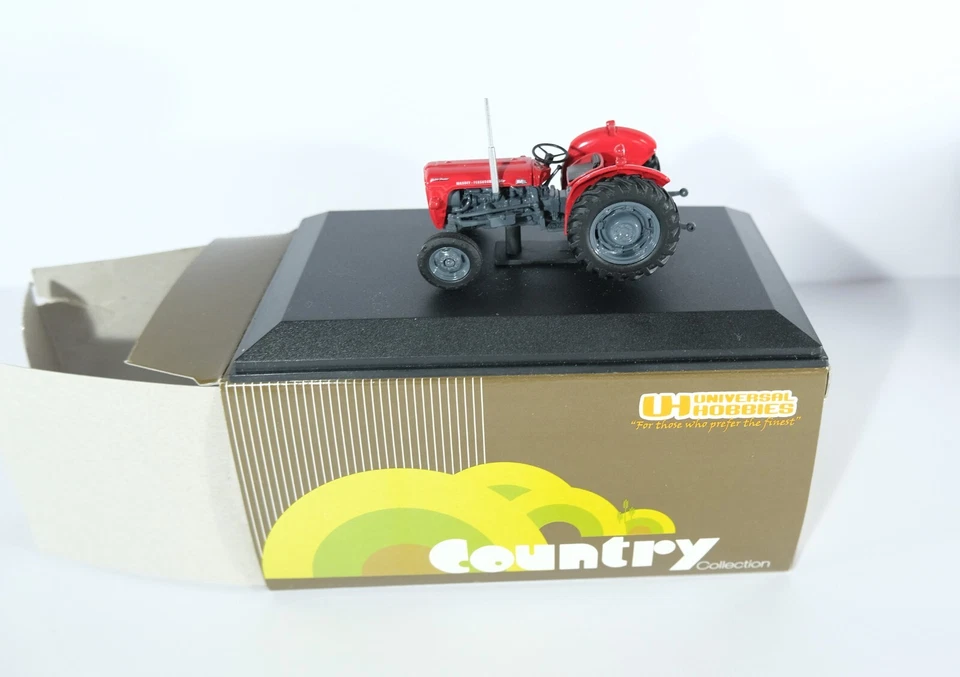 Tractor Universal Hobbies Massey Ferguson 135 1:43 1965 modelo 6044U en caja A1 Foto 3 de 4
