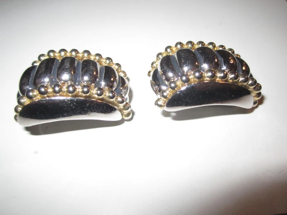 VINTAGE T J M EARRINGS TWO TONE HEAVY RIBBED DESIGN  - BBA-45 - Image 3 of 4