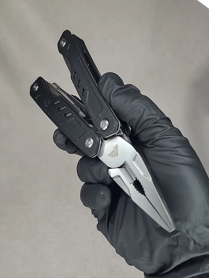 Multiherramienta Ozark Trail 17 en 1 con estuche Foto 4 de 4