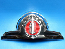 Nos Gm 1946 Pontiac Silver Streak Streamliner Torpedo Grill Hood Emblem 508620