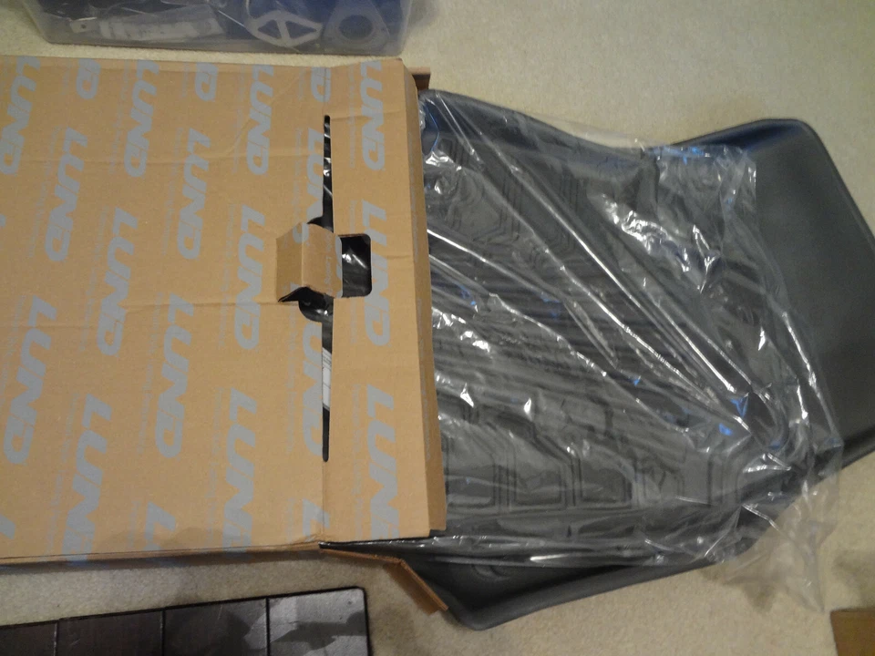 Lund Catch-It FloorMat for FRONT Only - GREY 283085-G Foto 3 de 4