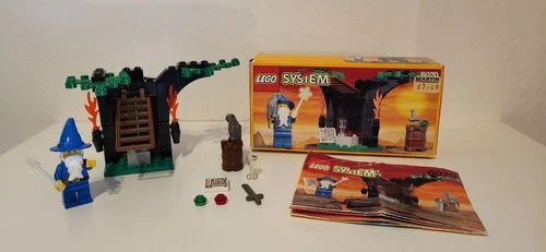 Lego Knights Castle Magic Shop 6020 with original box 100% complete. 80s 90s Vintage