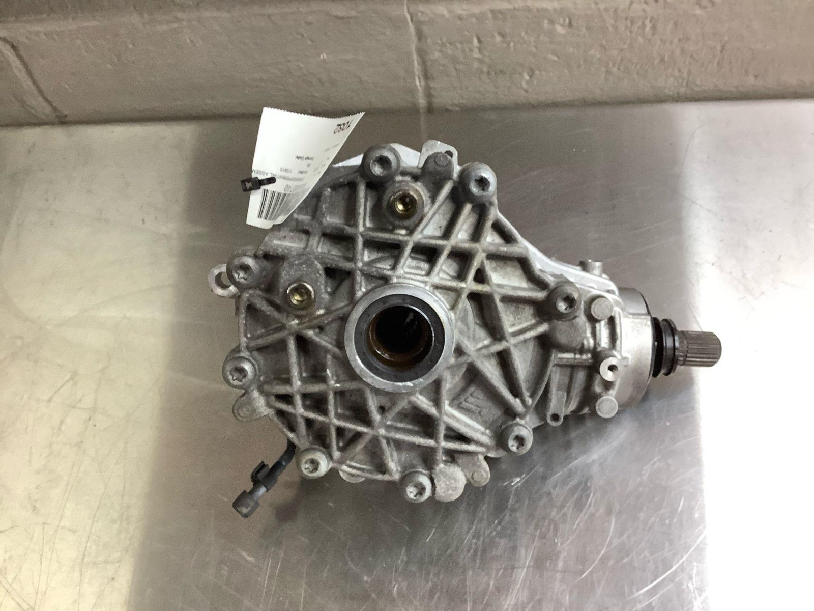 2017-2020 MASERATI LEVANTE 3.0L FRONT DIFFERENTIAL CARRIER 6700321830 OEM