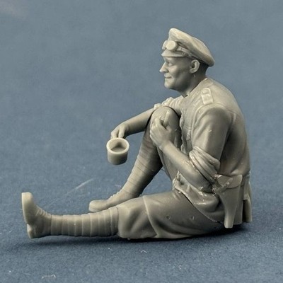 1/32 Resin Figure British Dispatch Rider Afternoon Tea Unpainted Unassembled