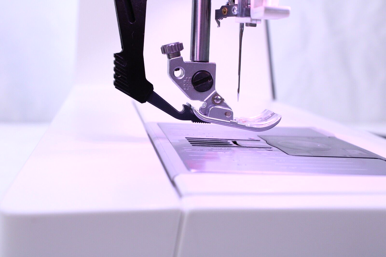 MINT PFAFF CREATIVE VISION SEWING & EMBROIDERY MACHINE SWEDEN MADE 5.5