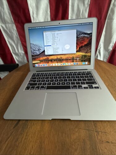 Apple MacBook Air 13 in 2015 Silver/Intel Core i5 1.60 GHz, 128 GB 4 GB Intel HD
