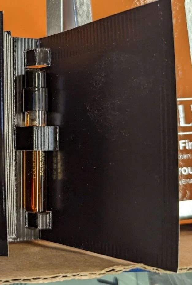 Tarjeta de frasco de viaje Tom Ford Noir EAU DE PARFUM POUR FEMME 0,05 OZ/1,5 ml EDP spray Foto 2 de 2