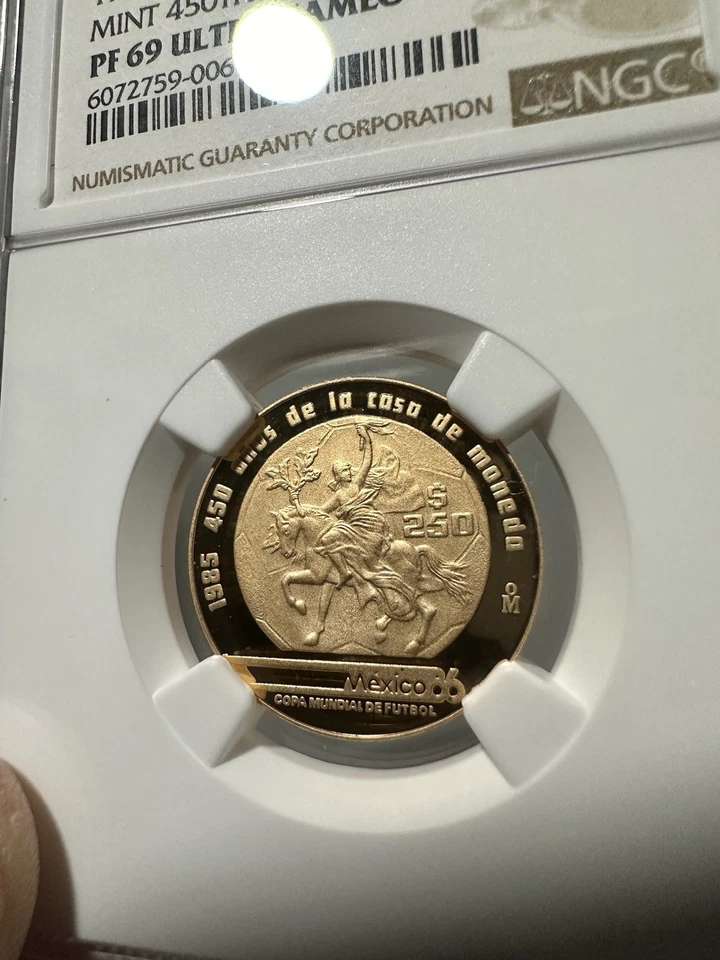 1985 GOLD MEXICO 250 PESOS WORLD CUP SOCCER COIN NGC PROOF 69 ULTRA CAMEO - Image 2 of 4