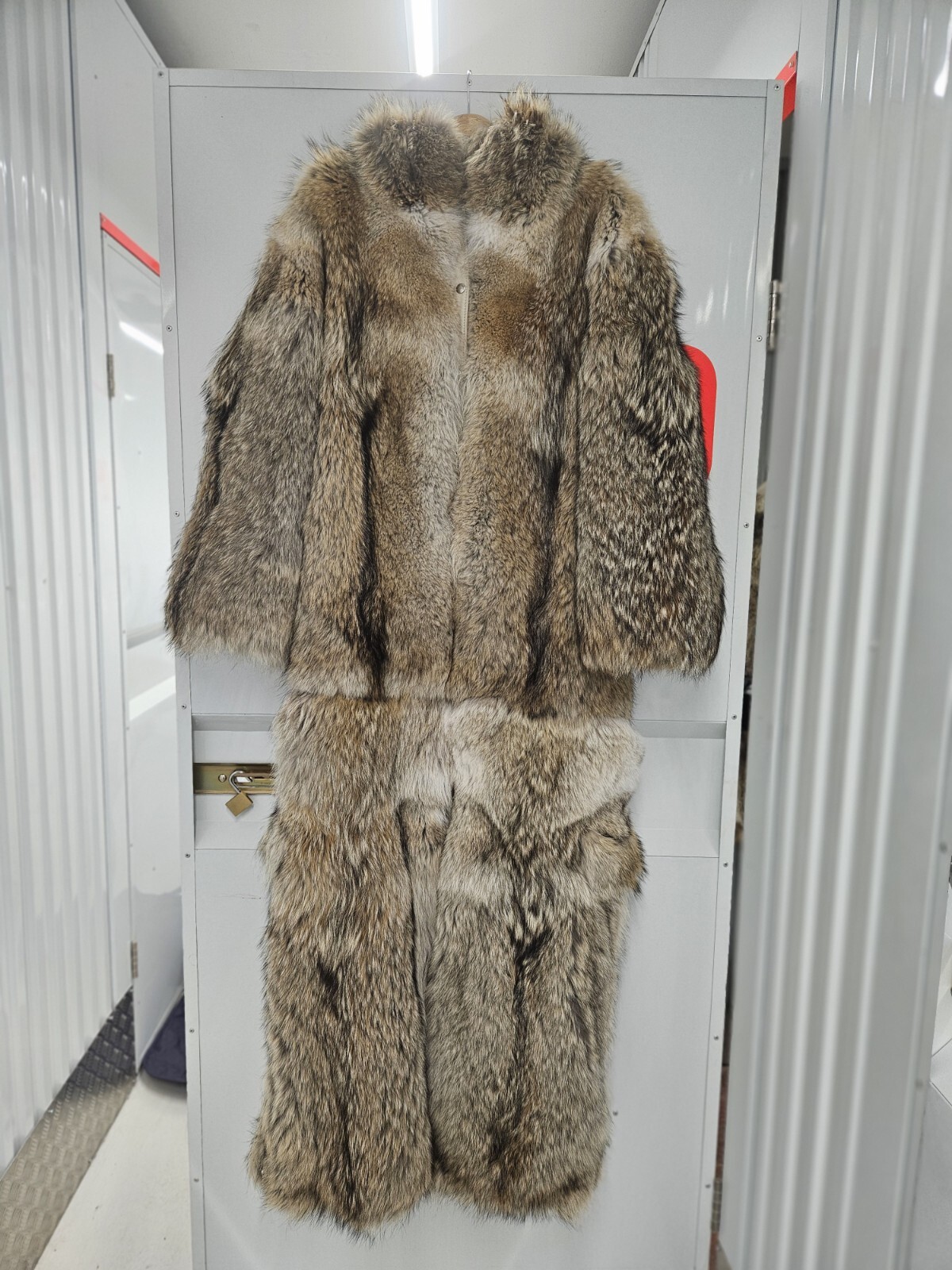 Jumpsuit coyote coyote fur coat unisex real fur men fur snowsuit image 2