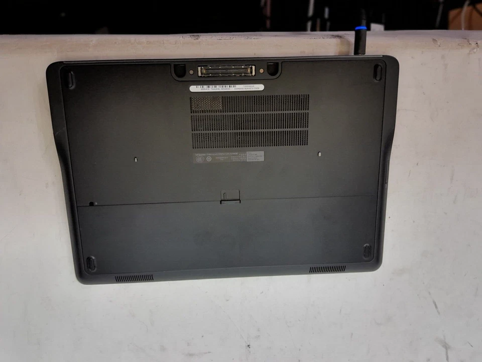 Dell Latitude e7440 | i7-4600U | 8GB DDR3 | 256GB SSD | Used | B - Image 3 of 4