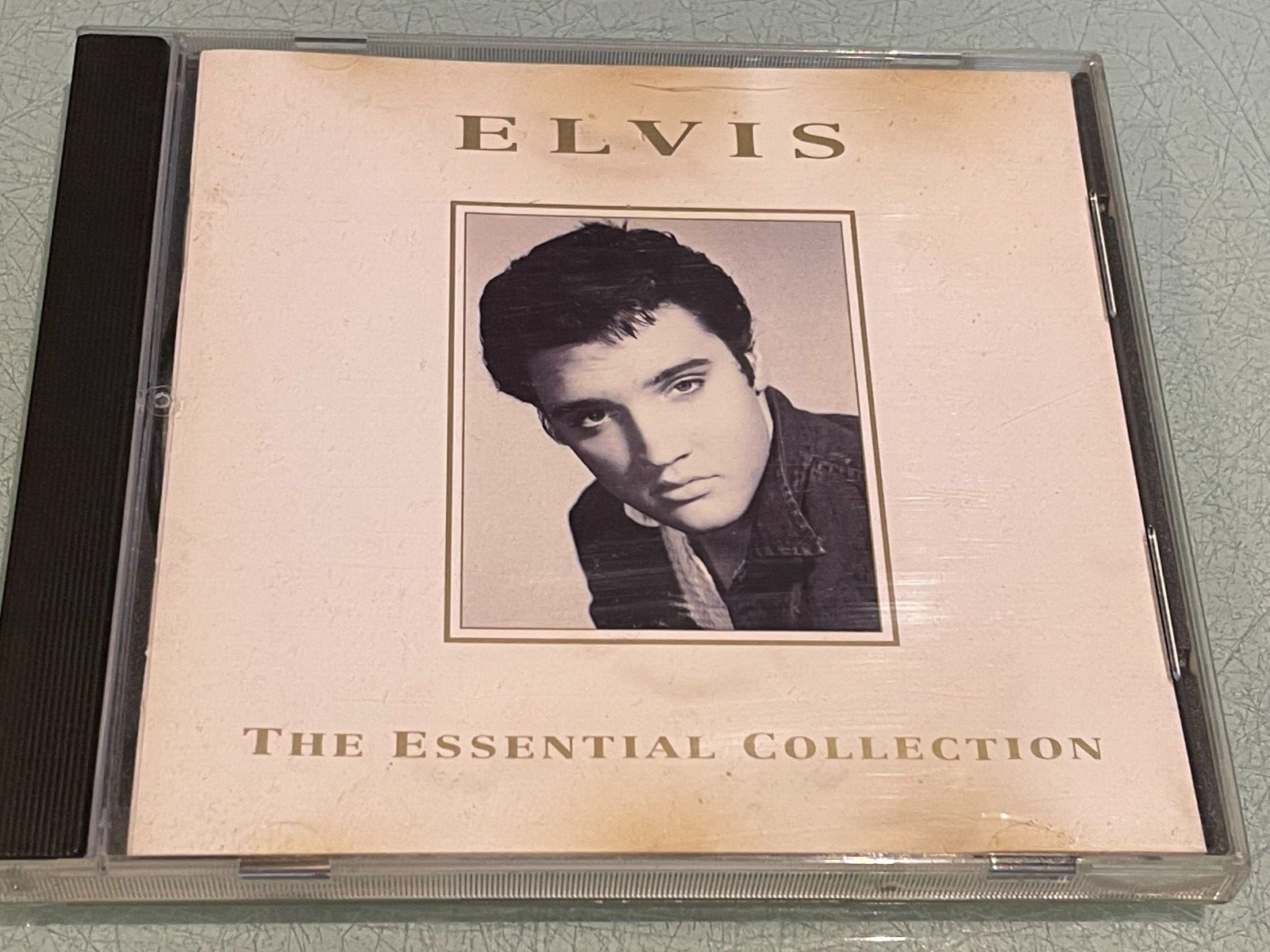 Elvis Presley - The Essential Collection - 1994 BMG Music - 28 Greatest Hits