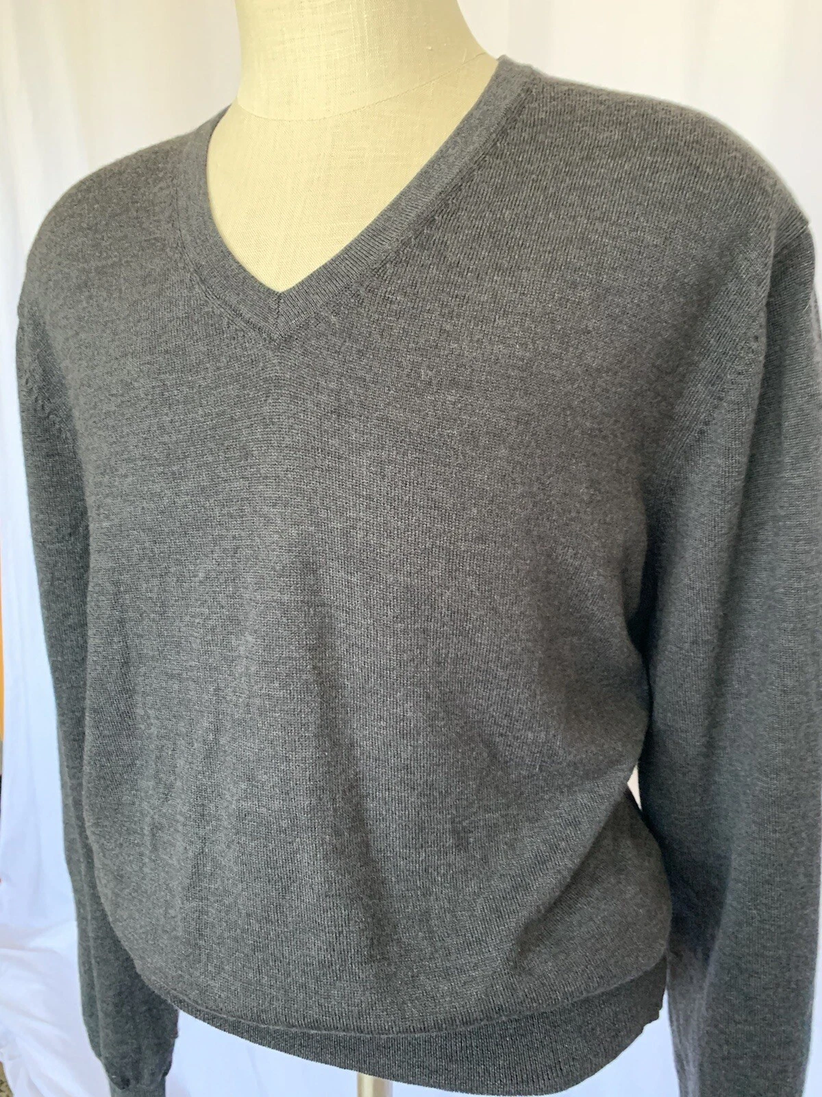 BROOKS BROTHERS Mens Stretch Merino Wool V-neck Sweater Grey, Large