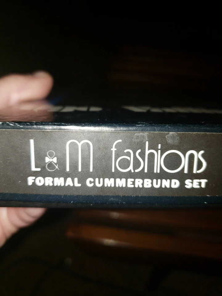 NIB  / Cummerbund & Bow Tie Set  Burgundy polka dots ugo vallini - Image 2 of 4