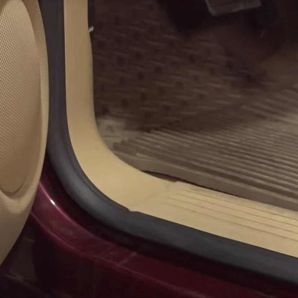 Vedação de tira meteorológica da porta dianteira lado esquerdo ou direito para 07-14 Chevy Silverado 1500 2500HD - Imagem 4 de 4