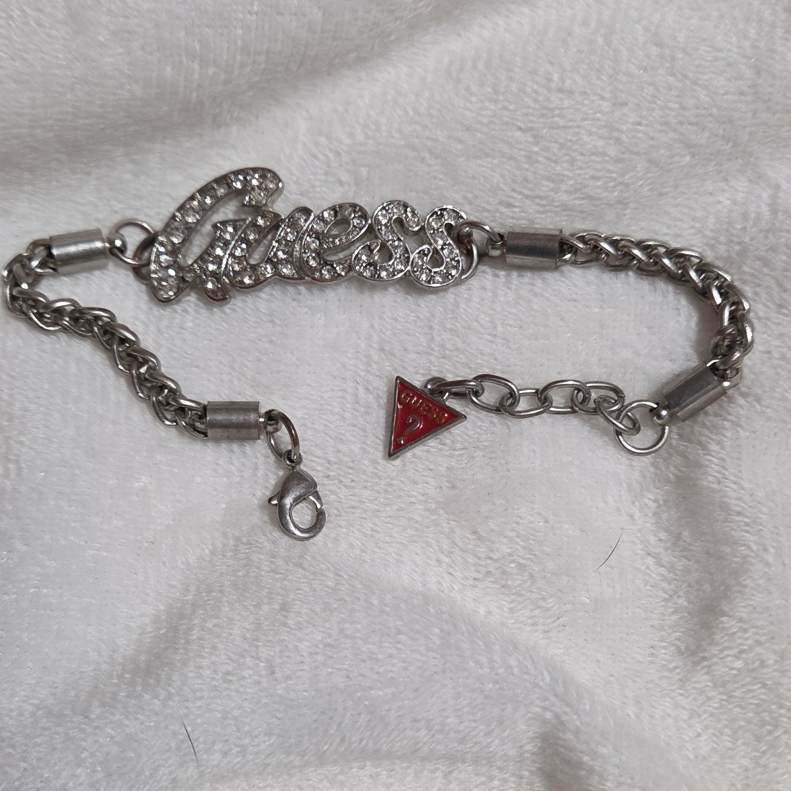 Vintage: GUESS Silver Tone Cable Chain Bracelet Crystal   Red Triangle Charm