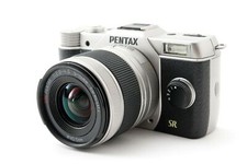 PENTAX Q7 12.4 MP Digital Camera Silver Body w. 02 STANDARD ZOOM 5-15mm