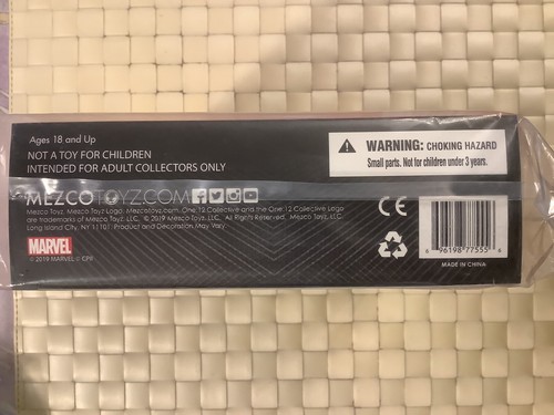 MEZCO ONE 12 SPIDER-MAN Far From Home - Foto 4 di 4