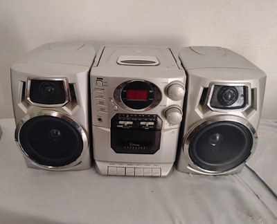 Durabrand CD-962 Silver Compact Shelf Stereo AM/FM CD Cassette Headphone Jack