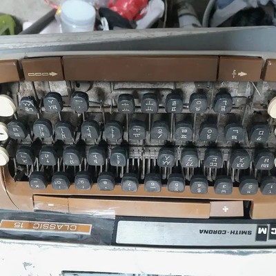 Damaged Vintage Smith Corona Typewriter - Korean Script