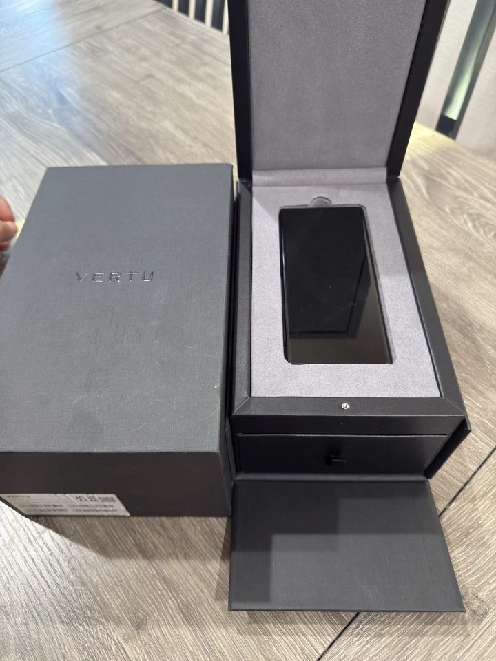 Smartphone Meta Vertu 2 12GB RAM, 512GB Almacenamiento, Desbloqueado, 5G Foto 4 de 4