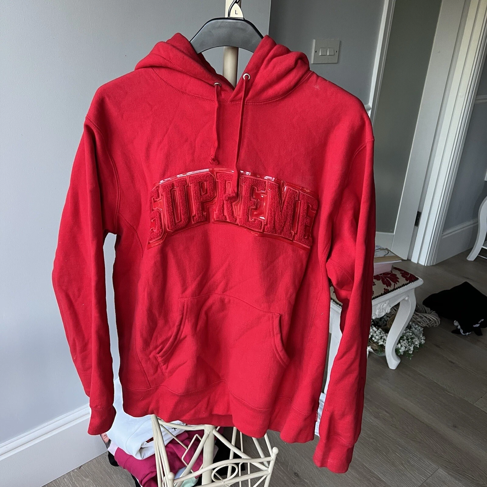AUTHENTIQUE SUPREME SWEAT À CAPUCHE (TAILLE L)