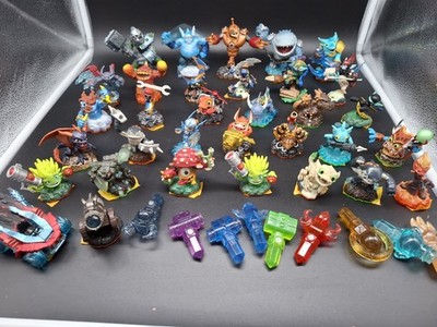 Skylanders Figuren Sammlung / Konvolut mit 33 Figuren + 4 Portalen+ 9 Kristalle