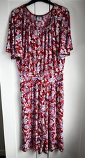 Kim & Co Red Floral Cropped Jumpsuit Stretchy Short Sleeves Medium (UK 10-12)