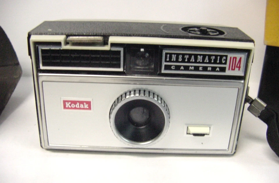 CAMERA KODAK INSTAMATIC 104 DANS SA BOITE 13 x 9 x 7 hauteur - Photo 2/4