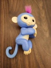 Fingerlings Baby Blue Interactive Baby Pet Needs Fresh Batteries