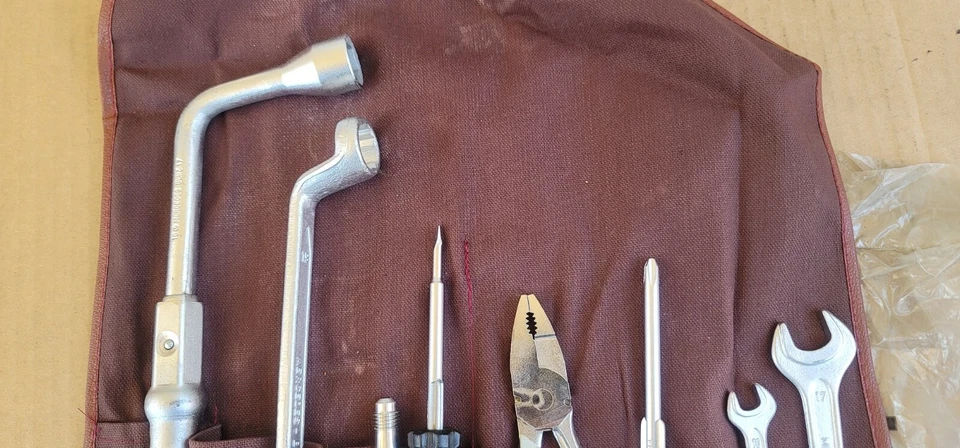 Mercedes Benz W126 300se NOS New Old Stock Spare Tire Tool Kit / Complete - Image 3 of 4