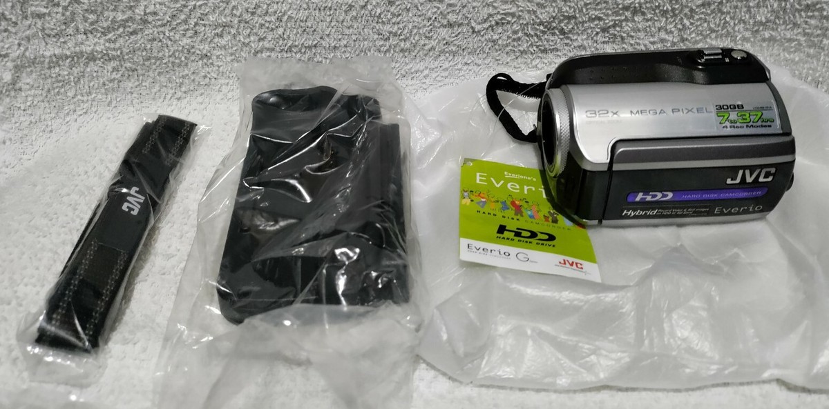 【美品】JVC Everio GZ-HM155-R JVC Everio GZ-EX555 38X optical zoom HD camcorder with Wi-Fi® and