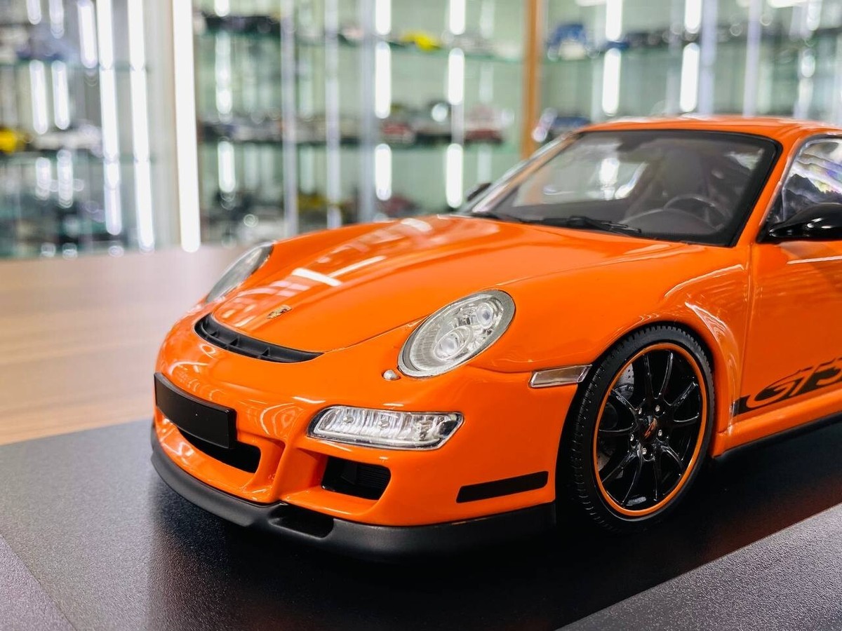 1/18 Diecast Minichamps - Porsche 911 GT3 RS 2007 - Vibrant