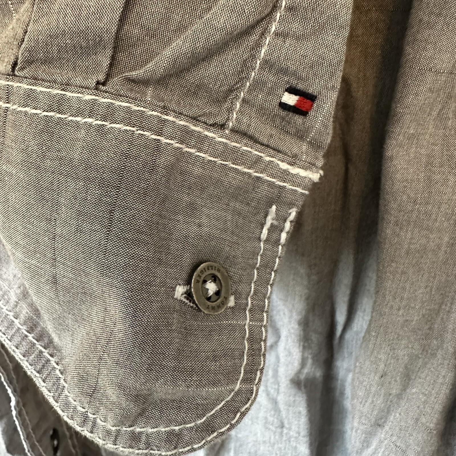 Tommy Hilfiger Trim Fit Button Up Shirt Men's Sz L Grey Roll Tabs Metal Buttons thumbnail 5