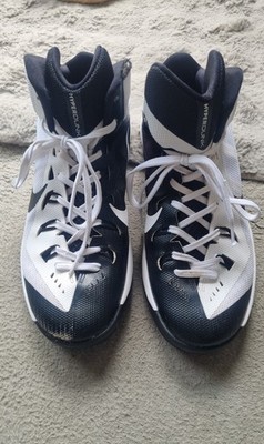 Nike HyperDunk Legendäres Basketballschuhmodell in klassischen Weiß/Schwarz